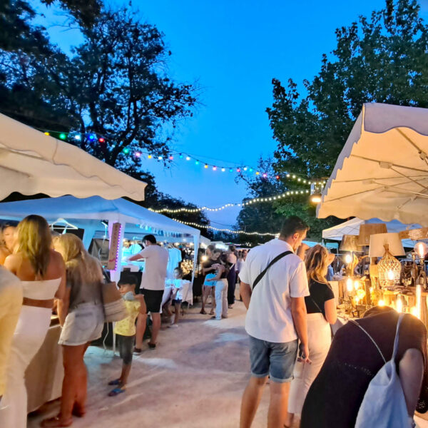 Verpassen Sie in diesem Sommer nicht die Nachtmärkte an der Côte d’Azur.