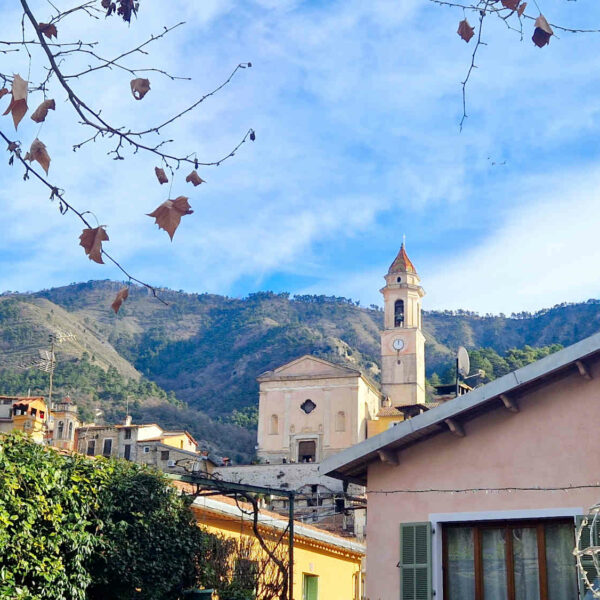 Lucéram, village de Lucéram, Alpes-Maritimes, arrière-pays niçois, village médiéval Provence, photos Lucéram, patrimoine provençal, ruelles pittoresques, village perché, circuit des crèches Lucéram