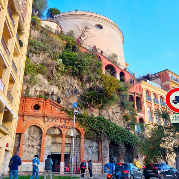 NIce, la Tour Bellanda et le vieux Nice