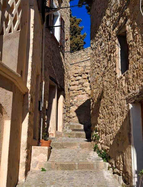 coaraze  plus  beau  village  france  cote  d  azur  visiter  idee  cadrans  solaires
