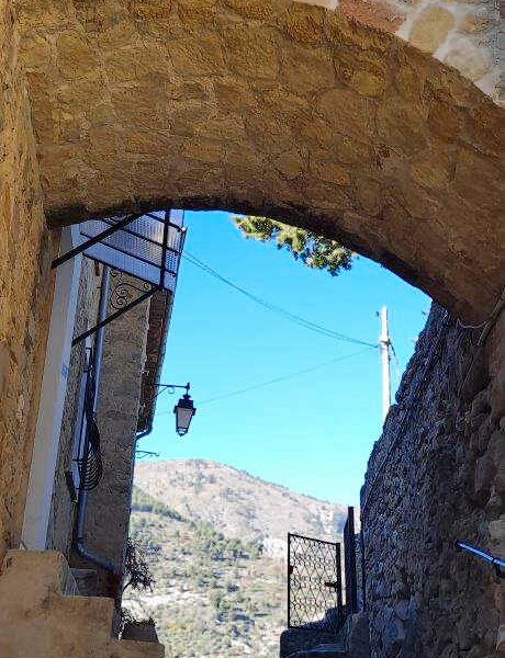 coaraze  plus  beau  village  france  cote  d  azur  visiter  idee  cadrans  solaires