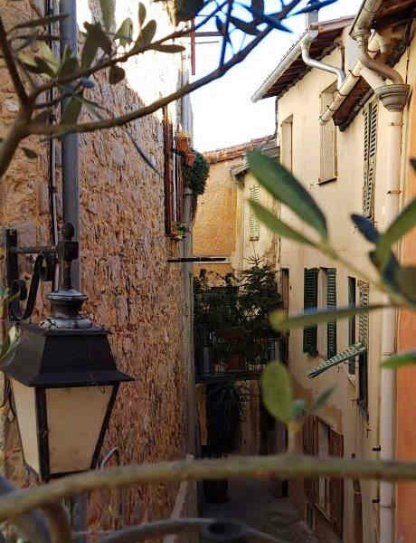 coaraze  plus  beau  village  france  cote  d  azur  visiter  idee  cadrans  solaires