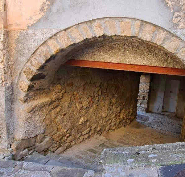 coaraze  plus  beau  village  france  cote  d  azur  visiter  idee  cadrans  solaires