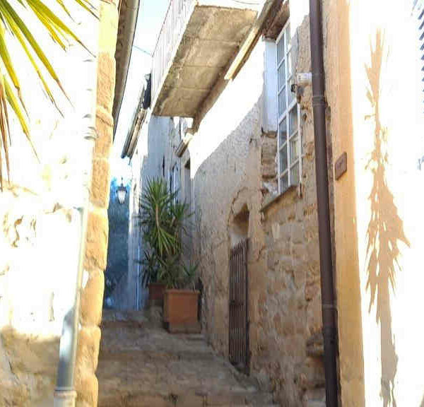 coaraze  plus  beau  village  france  cote  d  azur  visiter  idee  cadrans  solaires