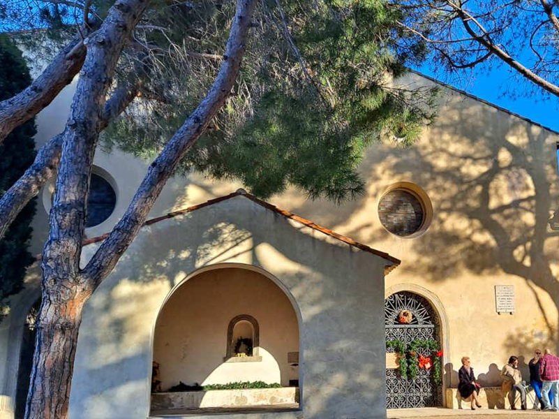 La chapelle Notre Dame de la Garoupe à Antibes, les crèches et les ex-votos