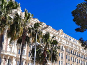 Der Cannes-Palast „The Carlton“ öffnet seine Türen wieder
