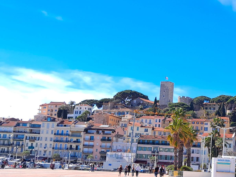 Cannes sous le soleil de la Côte d'Azur en hiver