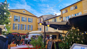 Découvrir le beau village provençal de Valbonne