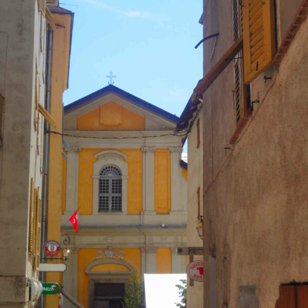 vacances tourisme et decouverte de st etienne de tinée, parc du mercantour, randonnées, nature