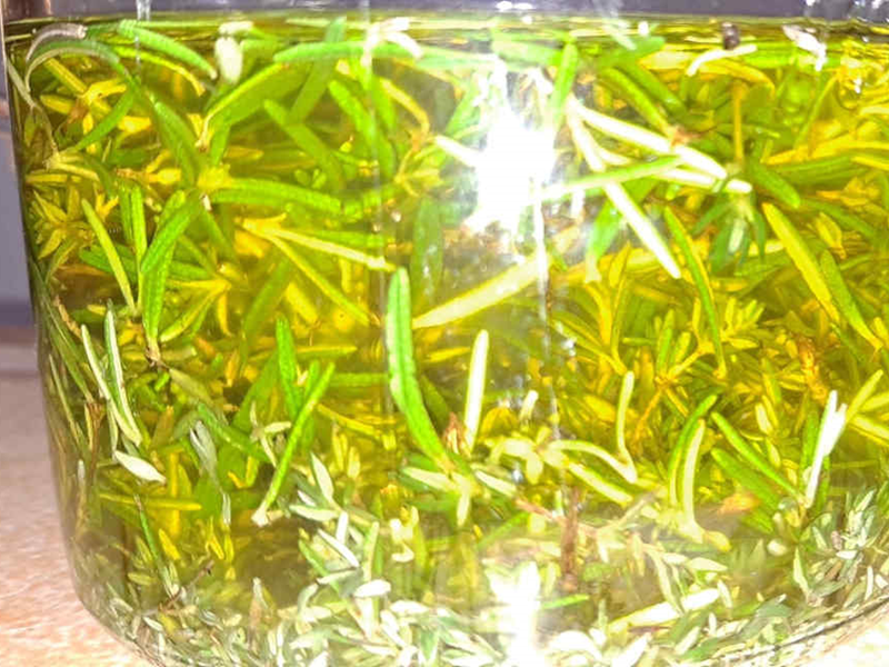 Preparation of rosemary flavored oil