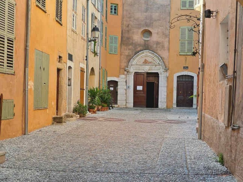 Le village de Biot une excellente idée de balade à 25mn de nos gites locations-06