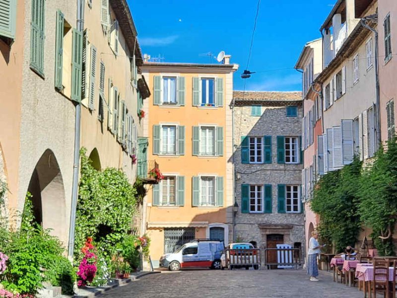 Le village de Biot une excellente idée de balade à 25mn de nos gites locations-06