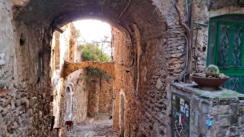 bussana vecchia village italie ruines visiter vacances cote d azur blog