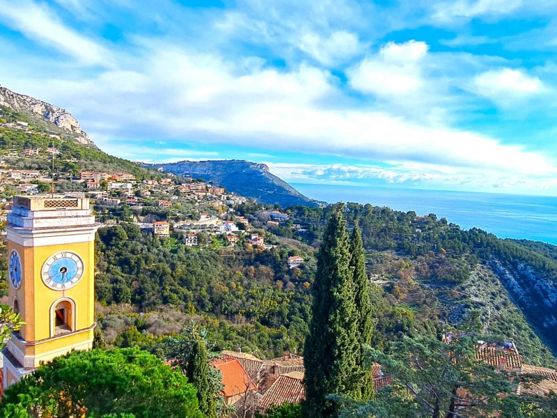 Vacances sur la Côte d’Azur, visite du village médiéval d’Èze et de son jardin exotique