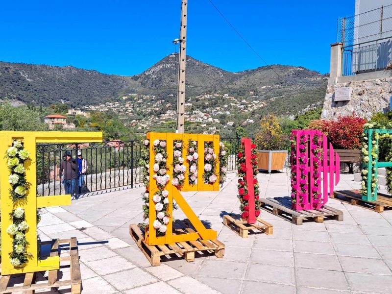 Falicon village des oeillets et point de vue sur Nice et la Baie des Anges