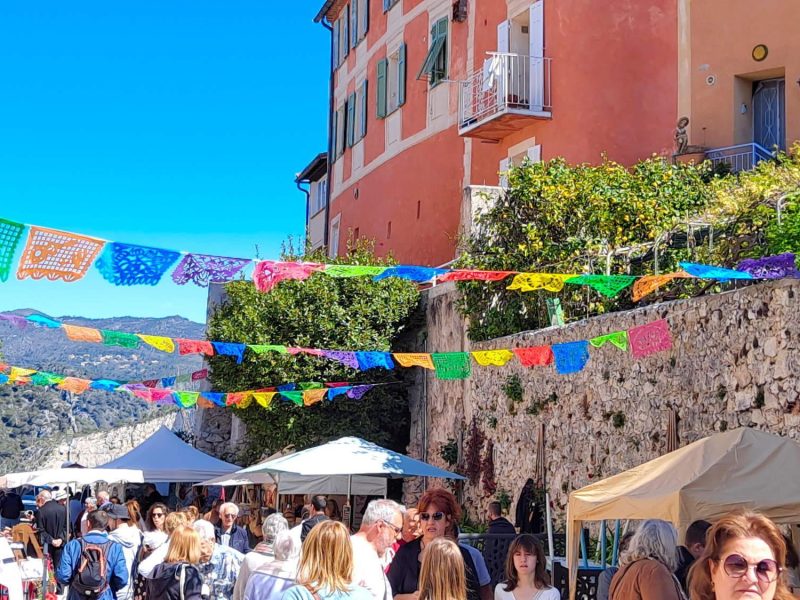 Falicon village des oeillets et point de vue sur Nice et la Baie des Anges