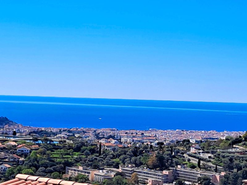 Falicon village des oeillets et point de vue sur Nice et la Baie des Anges