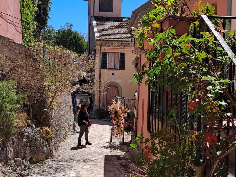 Falicon village des oeillets et point de vue sur Nice et la Baie des Anges