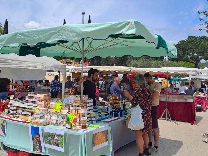 Fête de la Fraise au village de Carros