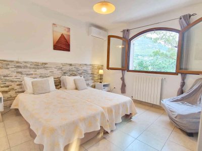 Chambre d’hôtes confortable dans un village des Alpes-Maritimes