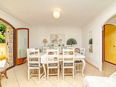 3.-Salon-6-location-gite-de-france-vacances-appartement-cote-azur-cannes-nice-antibes-06-eugenie