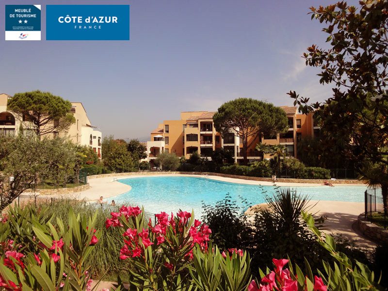 DSC06337-gite-de-france-cote-d-azur-appartement-cannes-nice-piscine-accueil1-450x300