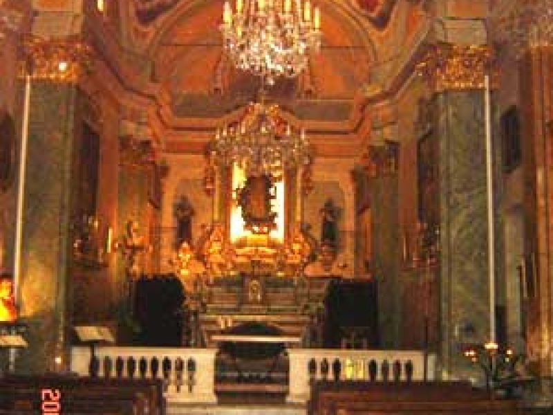 Ruelles pittoresques du vieux village d’Èze, destination incontournable sur la Côte d’Azur