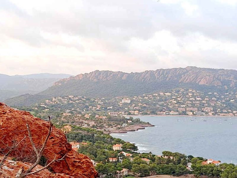 La Corniche d’Or, entre la mer et l’Estérel, de Mandelieu à Saint Raphaël et Fréjus