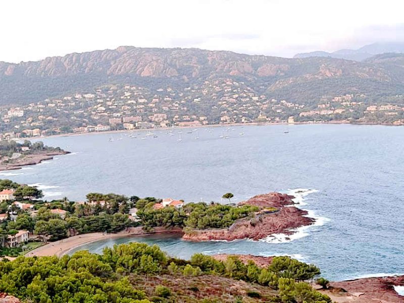 La Corniche d’Or, entre la mer et l’Estérel, de Mandelieu à Saint Raphaël et Fréjus