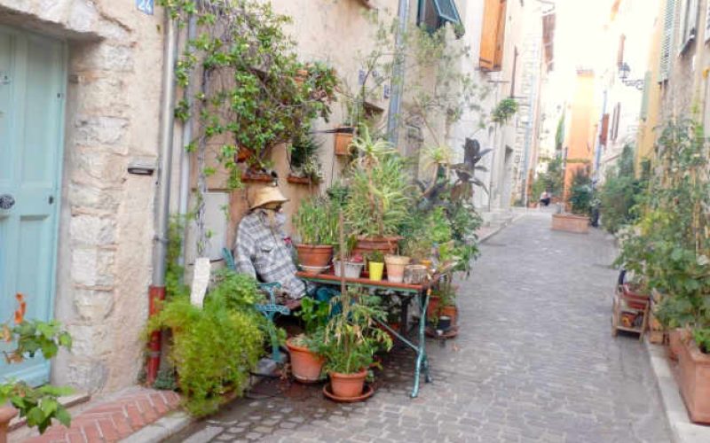 Mouans-Sartoux A 20 mn de nos gîtes du Bar sur Loup Mouans-Sartoux A 20 mn de nos gîtes du Bar sur Loup