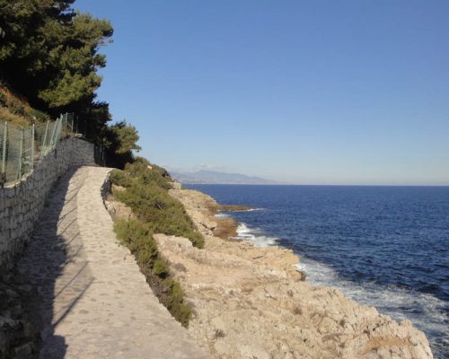 Le Tour du Cap d'Antibes A 40 mn de nos gîtes