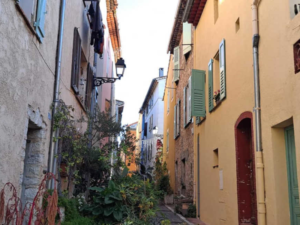 Mouans Sartoux un village provençal typique à découvrir pendant vos vacances sur la Côte d&rsquo;Azur